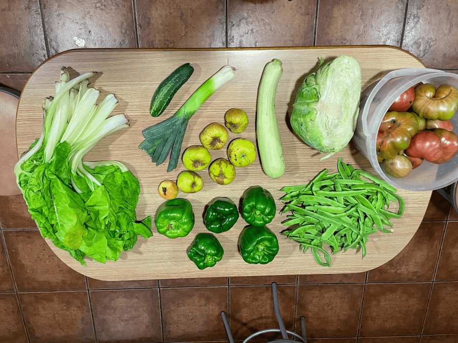 Unpackaged plastic-free fruit and veg