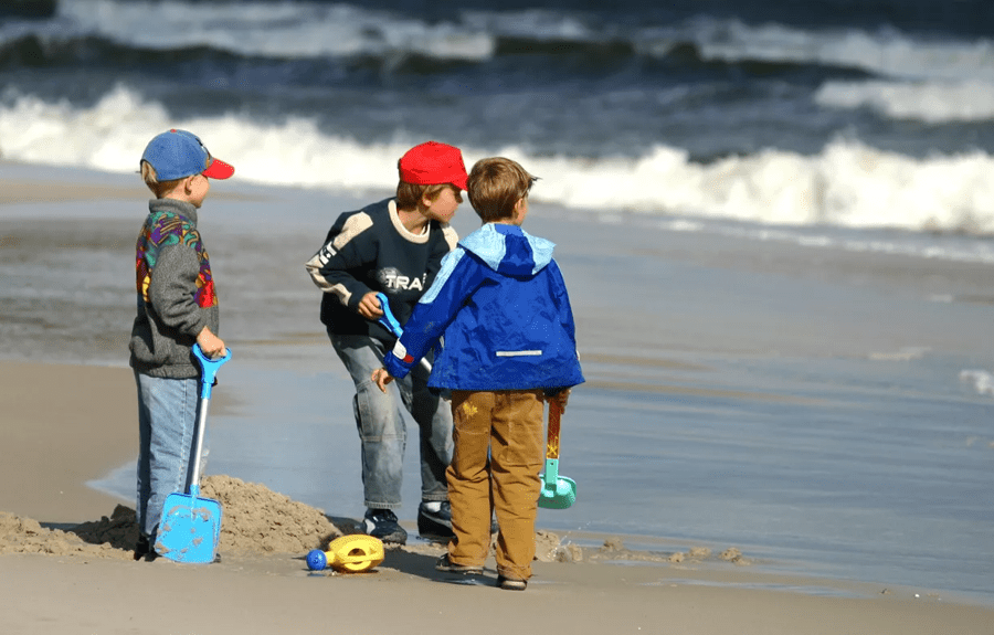 Five Seaside Activities That Teach Kids About Nature